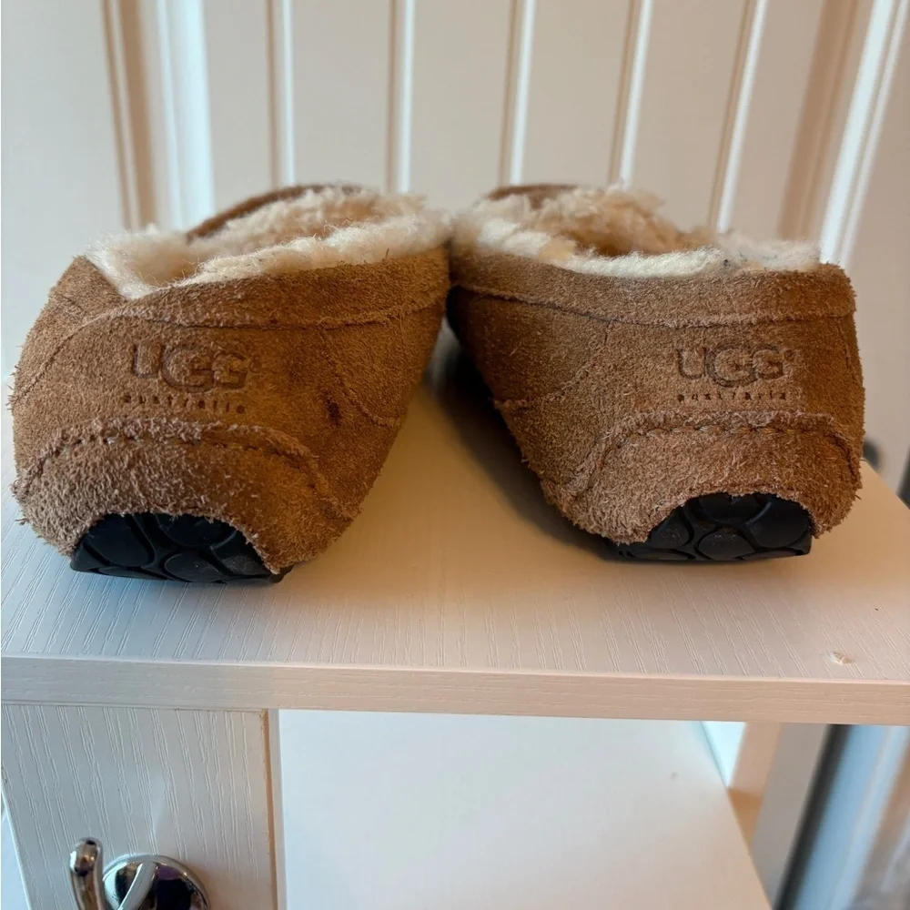 UGG Ascot Men's Suede Moccasin Slippers - Tan size 6